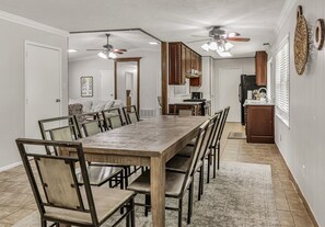 Dining - Denver: 1 Mile From Texas A&M, 4BR (College Station)