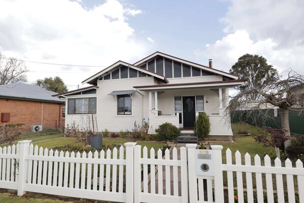 Exterior - Homely 2-Bed Cottage Near Tenterfield Centre (Tenterfield)