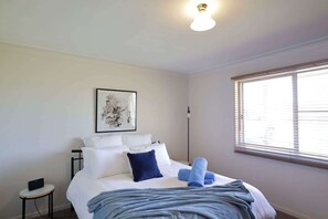 3 bedrooms, WiFi, bed sheets