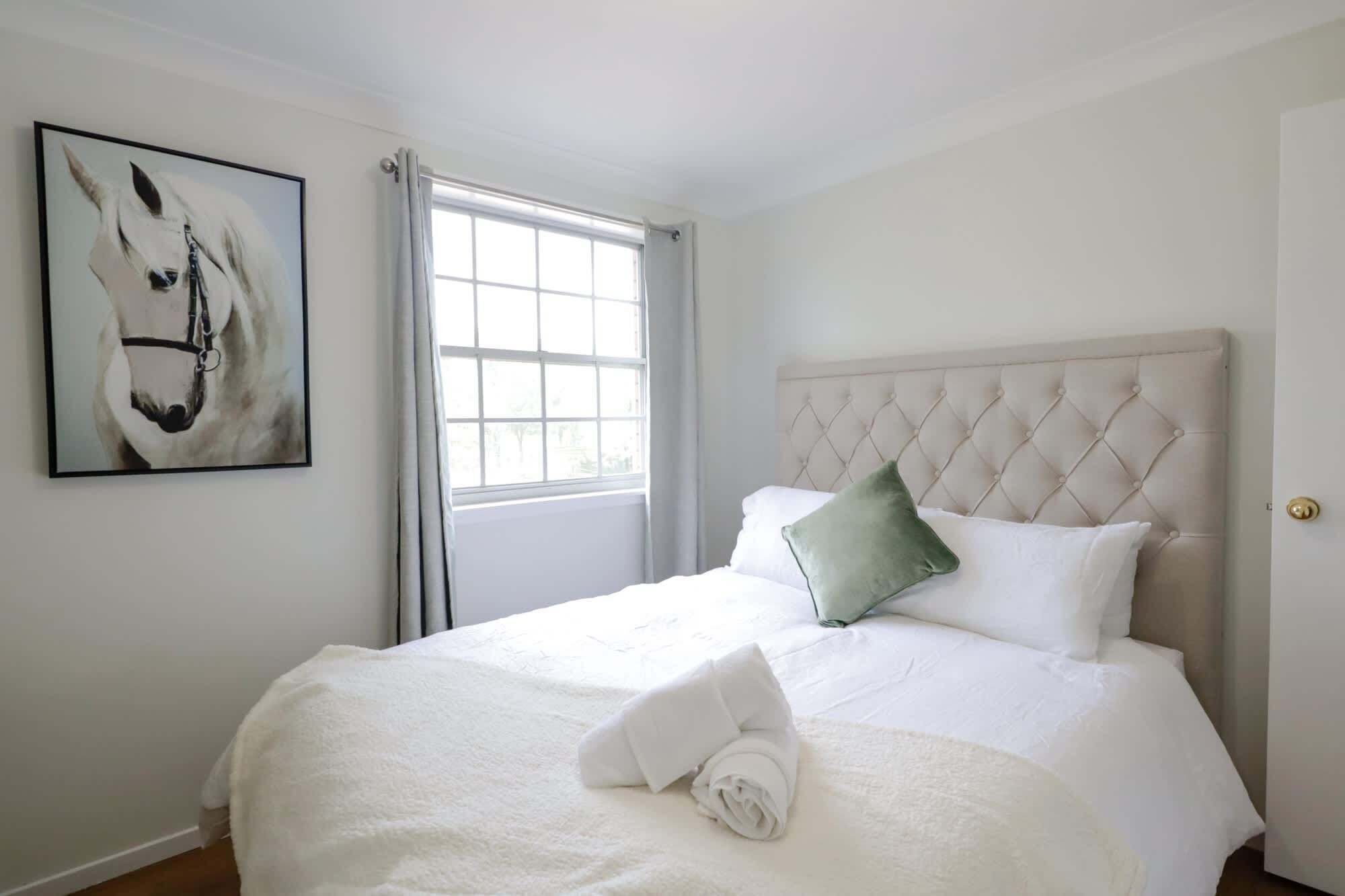 4 bedrooms, iron/ironing board, WiFi, bed sheets