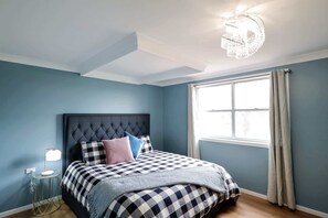 4 bedrooms, iron/ironing board, WiFi, bed sheets