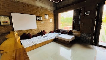 Free WiFi, bed sheets