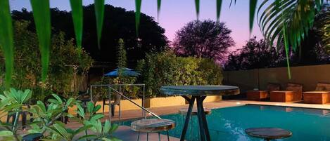 حمّام سباحة خارجي