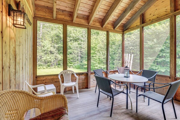 Dining - Rural Retreat 3 Mi to Morrisville & Rail Trail! (Hyde Park)