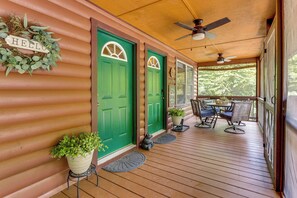 Outdoor dining - Creekside Smokies Cabin 8 Mi to Murphy (Marble)