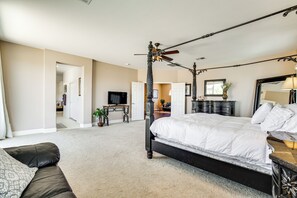 5 bedrooms, desk, iron/ironing board, internet