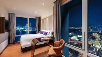 Kamar Deluks, pemandangan samudra | Seprai premium, selimut bulu angsa, dan meja kerja