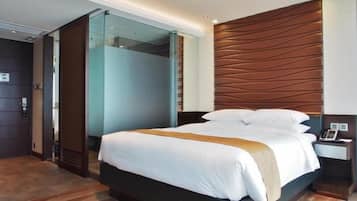 Standard Room, Sea View | Desk, laptop workspace, blackout drapes, free WiFi