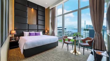 Panoramic Süit, Liman Manzaralı | Kaliteli yatak takımı, kuştüyü yorgan, masa