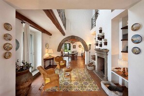 Interior - Villa Silara: A characteristic and welcoming three-story villa which faces the sun and the sea, with Free WI-FI. (Maratea)