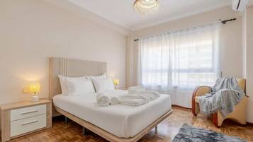 1 habitación, tabla de planchar con plancha, internet y ropa de cama