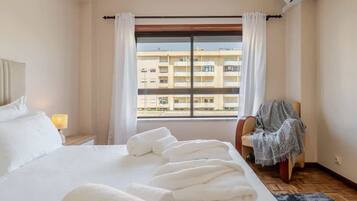 1 habitación, tabla de planchar con plancha, internet y ropa de cama