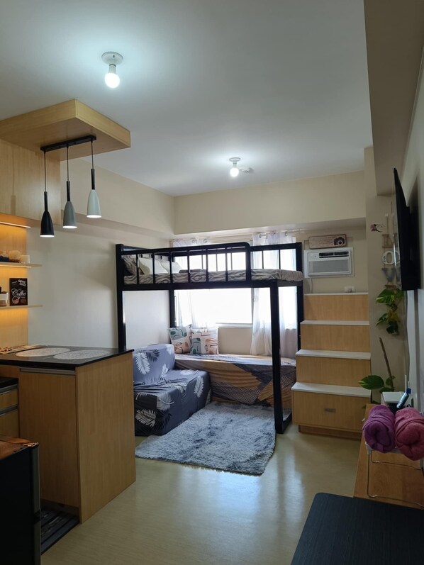 1 bedroom, Internet, bed sheets - The Comfort Pad (Cagayan de Oro City)