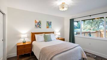 3 bedrooms, desk, free WiFi, bed sheets