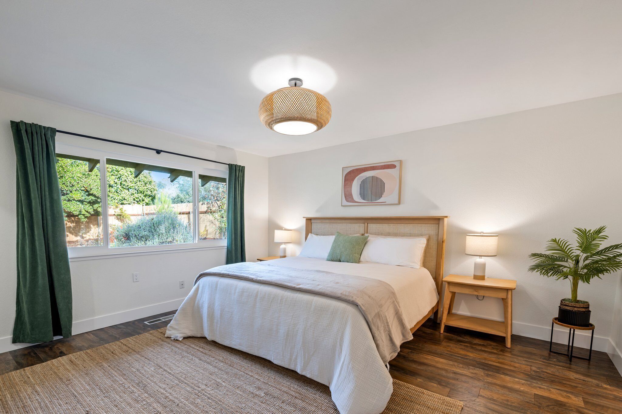 3 多间卧室、办公桌、免费 WiFi、床单