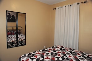 Iron/ironing board, WiFi, bed sheets