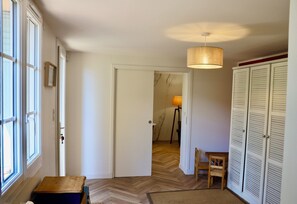 Interior - Charming air-conditioned house with swimming pool in a quiet location -near the beach -Faron -centre (Toulon)