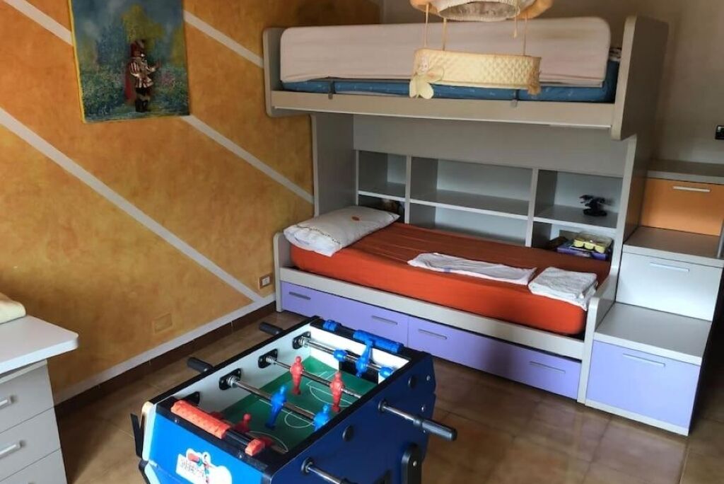 3 bedrooms, internet, bed sheets