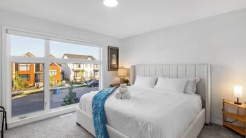 3 habitaciones, tabla de planchar con plancha, wifi y ropa de cama