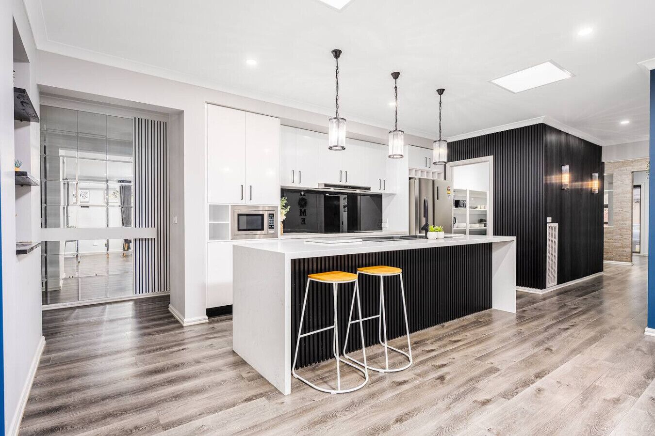 Kjøleskap, mikrobølgeovn, ovn og oppvaskmaskin