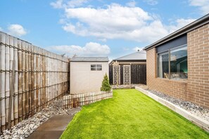 المنطقة المحيطة بالمنشأة