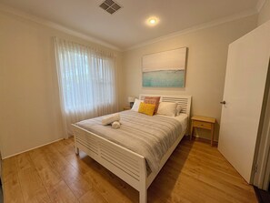 3 chambres, fer et planche à repasser, lit parapluie, Wi-Fi gratuit