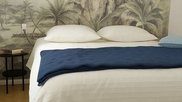 1 bedroom, iron/ironing board, internet, bed sheets