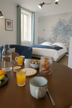 1 dormitorio, tabla de planchar con plancha, Internet y ropa de cama