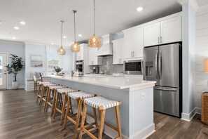 Refrigerador, microondas, horno, lavavajillas