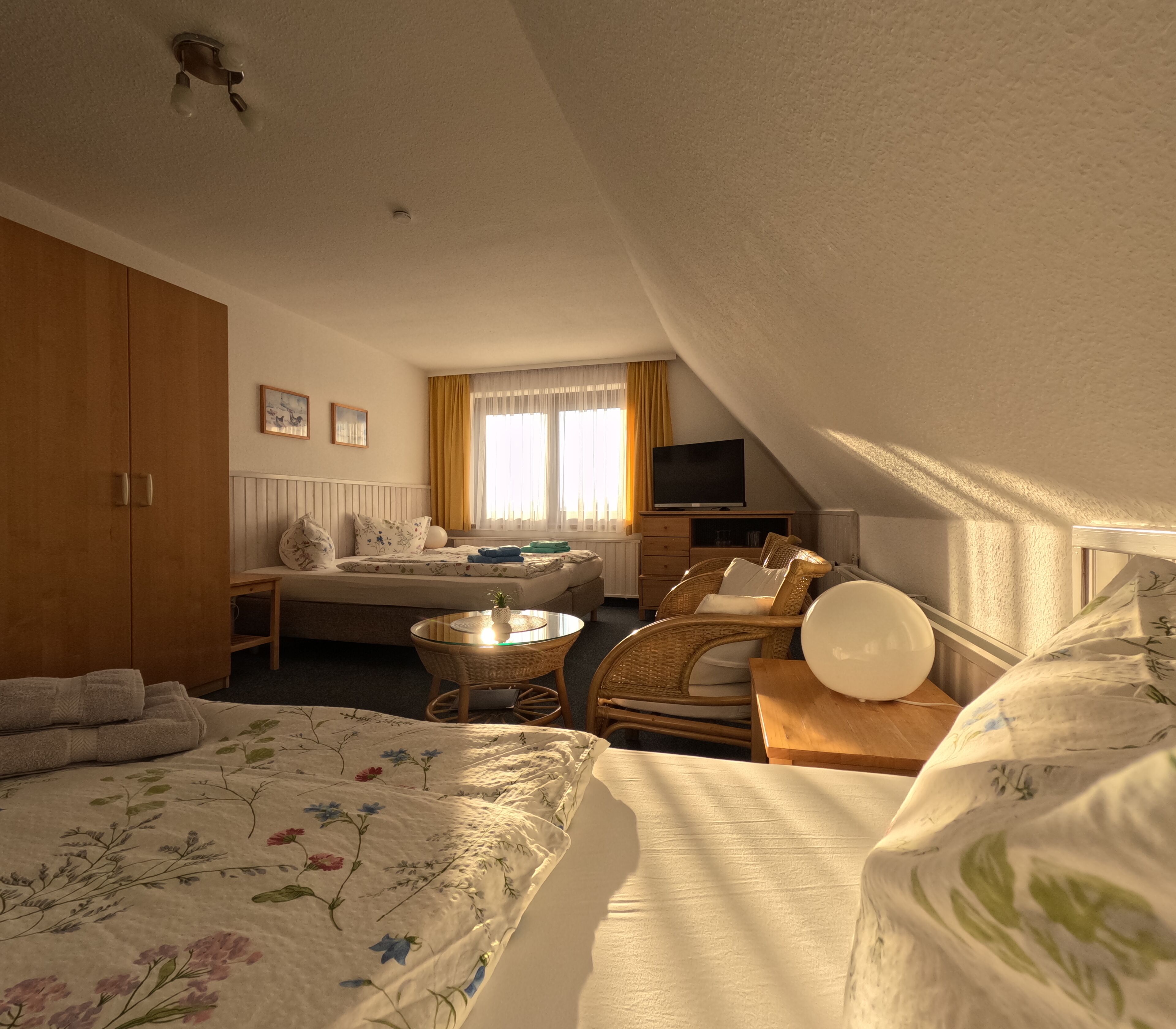 Habitació triple, vistes al jardí | Wifi gratuïta 