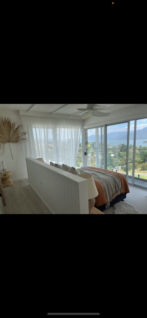 5 bedrooms, iron/ironing board, internet, bed sheets