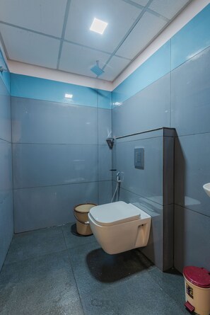 Ducha, toallas, jabón, shampoo