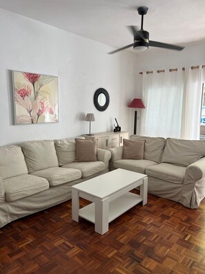 アパートメント 2 ベッドルーム テラス シティビュー | リビングルーム