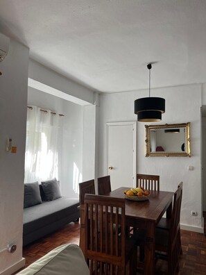 Dining room - Torremolinos Center, Magnificent Air-conditioned Apartment, Wifi, Beautiful (Torremolinos)