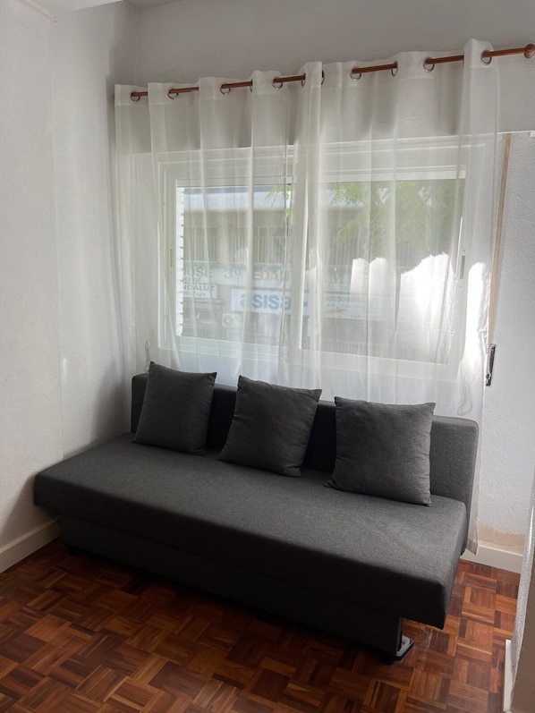 Apartment, 2 Bedrooms, Terrace, City View | Living area