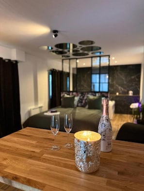 1 bedroom, free WiFi, bed sheets - Romantic room near Nancy (Bouxières-aux-Dames)