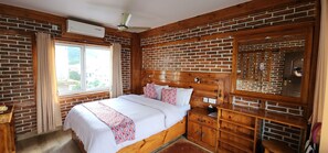 Deluxe Double Room, Mountain View | Free WiFi - Kiwi Backpackers Hostel (Pokhara)