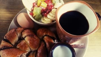 Free daily English breakfast