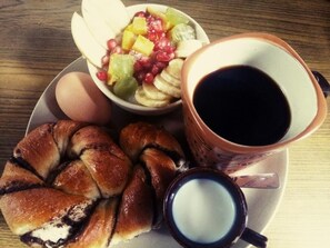 Free daily English breakfast