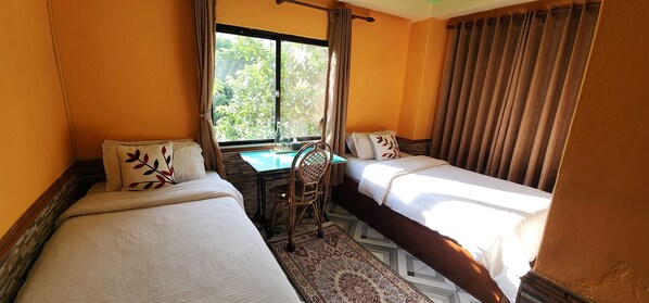 Deluxe Twin Room | Free WiFi - Kiwi Backpackers Hostel (Pokhara)