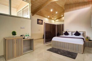 Habitació doble Deluxe | Roba de llit hipoal·lergògena, escriptori i habitacions insonoritzades