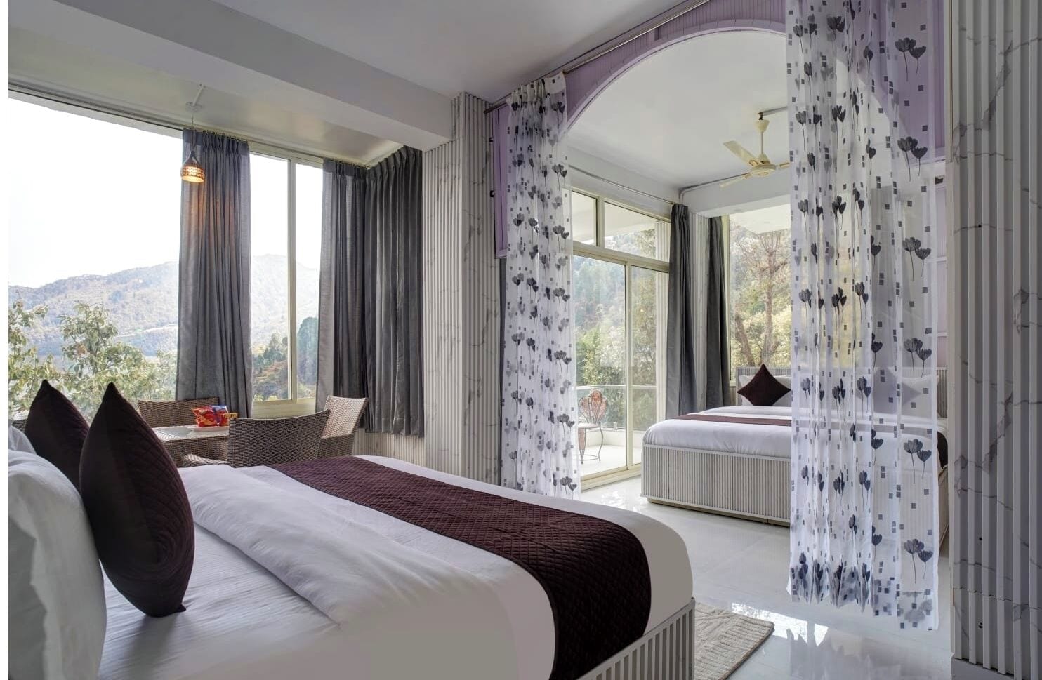 高級三人房 | 防敏寢具、書桌、隔音、免費 Wi-Fi