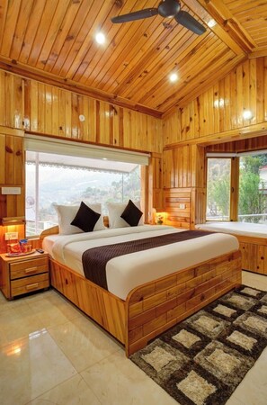 Habitación doble familiar | Ropa de cama hipoalergénica, escritorio, insonorización y wifi gratis 