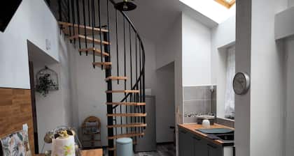 Le petit coin de paradis completely renovated house in an atypical neighborhood