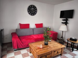 Televisión y chimenea 