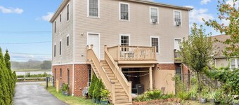 Beautiful Waterfront 4 Bedroom, 1.5 Bathroom Unit.