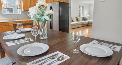 Beautiful Waterfront 4 Bedroom, 1.5 Bathroom Unit.