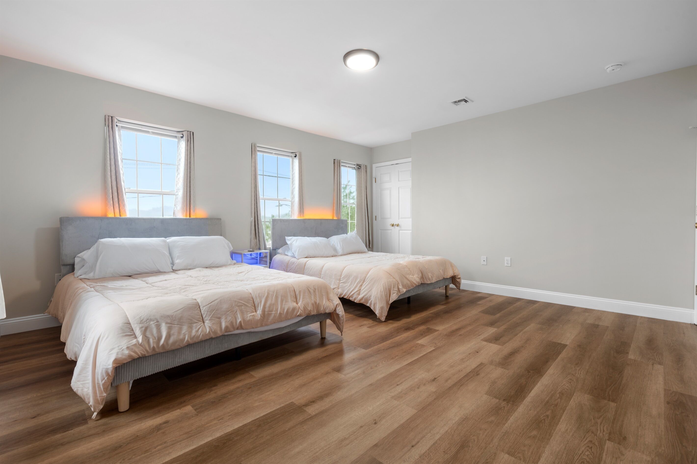 3 chambres, bureau, Wi-Fi gratuit, draps fournis
