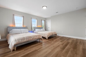 3 chambres, bureau, Wi-Fi gratuit, draps fournis