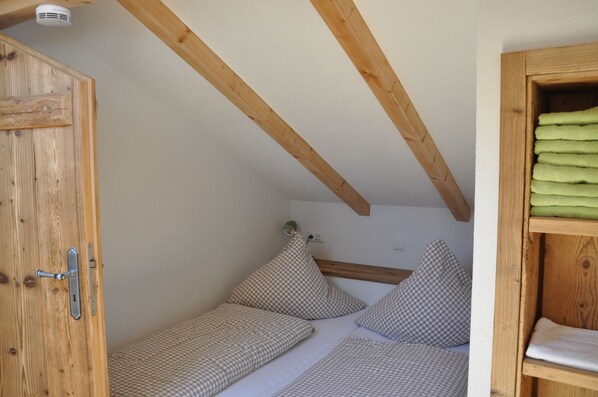 2 bedrooms, WiFi, bed sheets